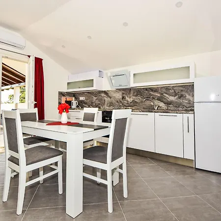 Zubcic-2 By Interhome Appartement